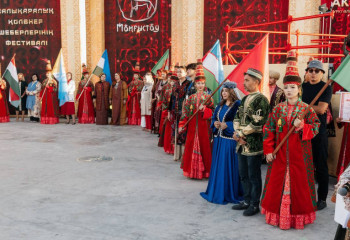 На берегу Каспия проходит масштабный фестиваль тюркской культуры