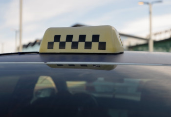 Как таксистам заработать 30 тысяч тенге в день, фиксируя чужие нарушения