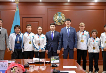 Ербол Мырзабосынов ұлттық құрама спортшыларын марапаттады
