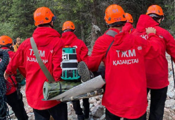 Алматы облысының тауларында жарақат алған адам құтқарылды