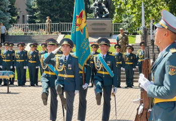 200-ден астам жас лейтенант Қарулы күштер қатарын толықтырды