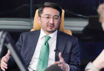 Министр Жаслан Мәдиев Аlem.ai орталығында не болатынын айтты