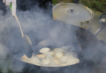 «Помыла тряпку в арыке и вытерла стаканчики» — алматинка рассказала ужасы стритфуда