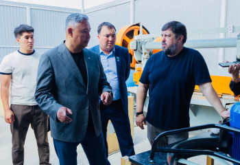 Мәжілісмендер Ақсу қаласындағы өндіріс нысандарында болды