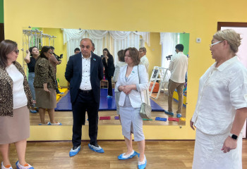 Мәжіліс депутаттары балаларды қолдау орталығына барды