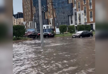 «Кто хотел на море?»: Астану затопило после дождей