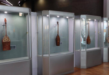 Алматыда «Күмбірле, қоңыр домбыра» атты көрме ашылды