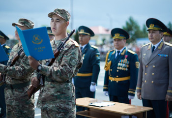 Астанада 700-ге жуық ұландық Әскери ант қабылдады