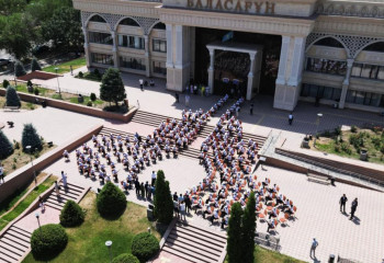 Жамбыл облысында 200-ден аса оқушы «Ерке сылқым» күйін бір мезетте орындады