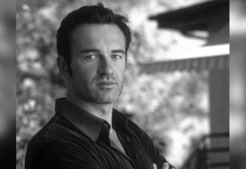 Умер Джулиан МакМэхон – актёр из «Зачарованных» и фантастической франшизы