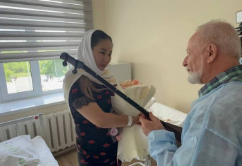 Қарағандыда жаңа туған балаларға домбыра сыйға тартылды