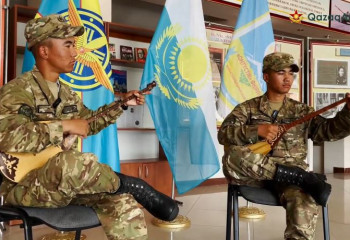 Әскердегі егіз бауырлар Ұлттық домбыра күніне орай күй арнады