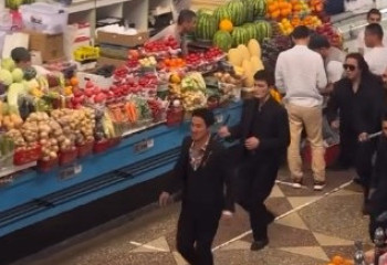 Сцену корейской дорамы сняли на Зеленом базаре в Алматы