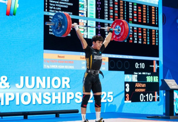 Казахстанцы бьют рекорды и берут золото на Чемпионате Азии в Астане