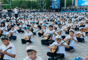 Атырауда 5 мыңнан астам бала күй орындады