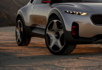 Дорогие машины военных в США показал кыргызский мигрант