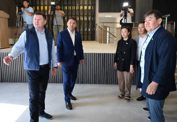 Сайлаушылармен кездесу: Парламент депутаттары аймаққа сапарға шықты