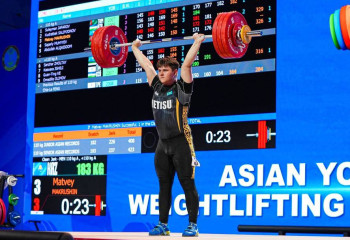 Казахстанские тяжелоатлеты завоевали две медали на чемпионате Азии