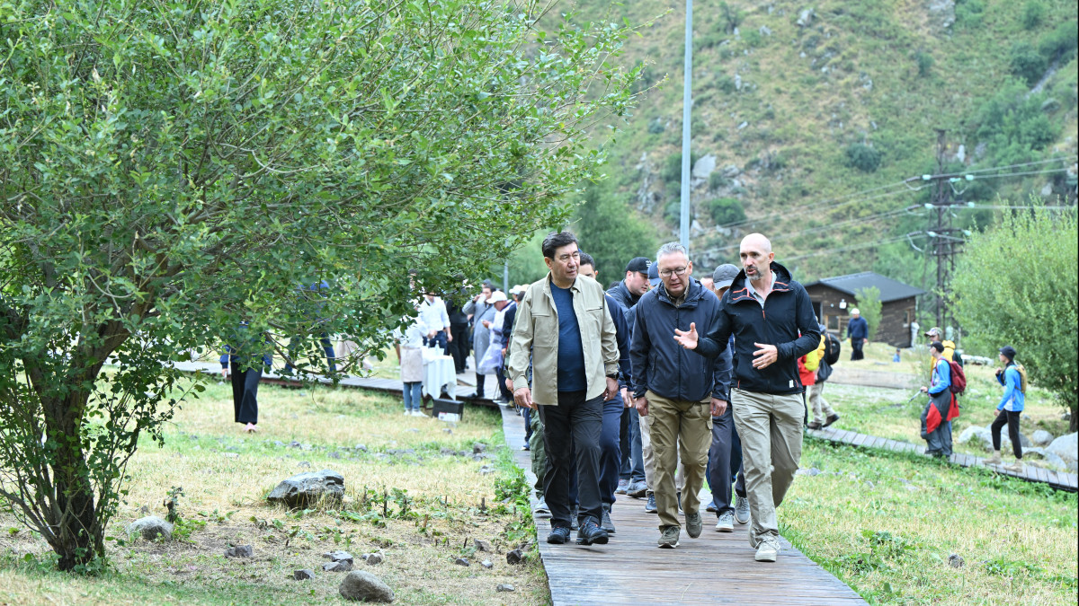  © Али Галым, Талгат Таныбаев 