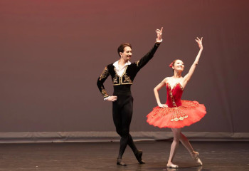 Абай атындағы опера және балет театры әртістері Индонезиядағы фестивальде өнер көрсетті