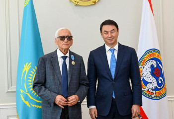 Алматы әкімі мемлекет басшысының атынан мемлекеттік марапаттарды табыс етті