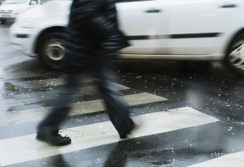 Бежать или идти: в соцсетях обсуждают поведение пешеходов на дорогах