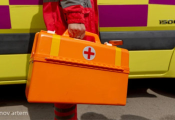 Атырауда 9 жасар баланың үстіне электрлі мотоцикл құлап кетті