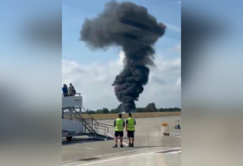 Самолет загорелся и упал в аэропорту под Лондоном