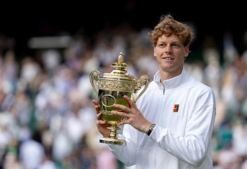 Уимблдон 2025: Синнер побеждает Алькараса на глазах у Криштиано Роналдо и королевских особ