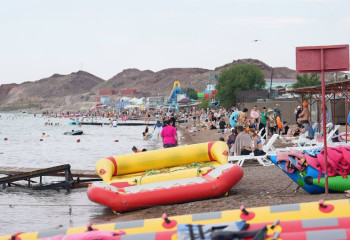 Балхаш становится популярным: за два дня его посетили более 60 тысяч туристов