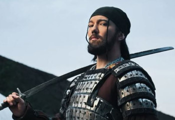 Димаш Құдайберген жаңа образымен көпшілікті тәнті етті