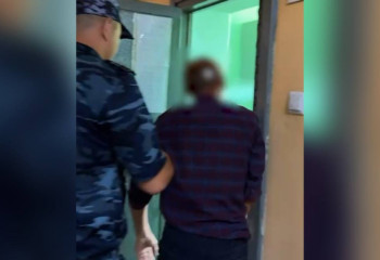 Астанада Абайдың нақыл сөздері жазылған стендті бүлдірген ер адам ұсталды