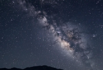 Таинственный сигнал из Млечного Пути сбивает учёных с толку