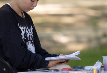 Казахстанка рассказала, как работает без сна, чтобы закрыть кредиты