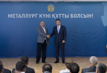 Бектенов металлургтерге президент атынан мемлекеттік наградалар табыс етті