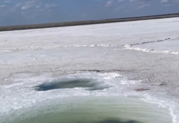 Казахстанское «Мёртвое море» в Торгае показали в соцсетях