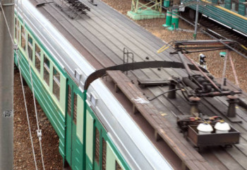 Алматыда пойыз үстіне шығып кеткен бала токқа түсті