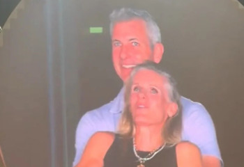 Глава крупной IT-компании уволился после неловкого момента на концерте Coldplay