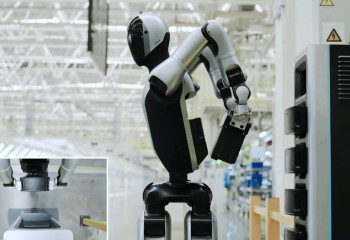 Китайский робот научился сам менять батареи и работать круглосуточно