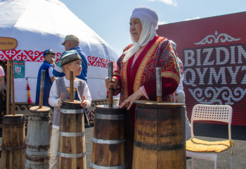 «BaiQymyz» ұлттық фестивалінде 30 тоннаға жуық қымыз ұсынылды