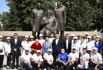 Абайские чтения 2025: молодёжь АНК отметила 180-летие Абая и 30-летие Ассамблеи