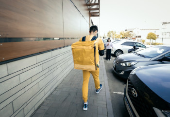 Заказ ушёл не туда: беременная карагандинка рассказала, как осталась без еды