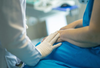 Қытайда жұмысқа барғысы келмейтіндерді емдейтін клиника ашылды