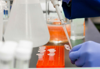 Ғалымдар рактың барлық түріне әмбебап вакцина ойлап тапты