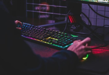 AI-powered search reshapes internet traffic, cutting clicks to top websites