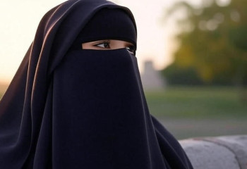 Казахстан запретил никаб. Как в мире регулируют религиозную одежду и почему духовенство поддерживает