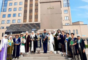 «Абайды оқимыз»: Астанада зейнеткерлер ұлы ақынның шығармаларын ұлықтады