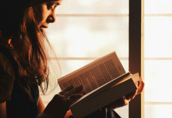 Күнделікті кітап оқудың денсаулыққа тигізетін 7 пайдасы