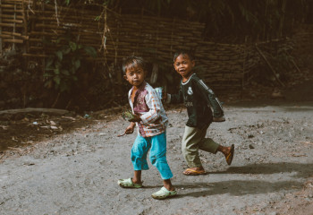 Кедей отбасында туған балалар эмоциясын бақылай алмайды – зерттеу