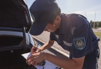 Жамбылда бір күнде 124 борышкердің көлігі айыптұраққа қойылды